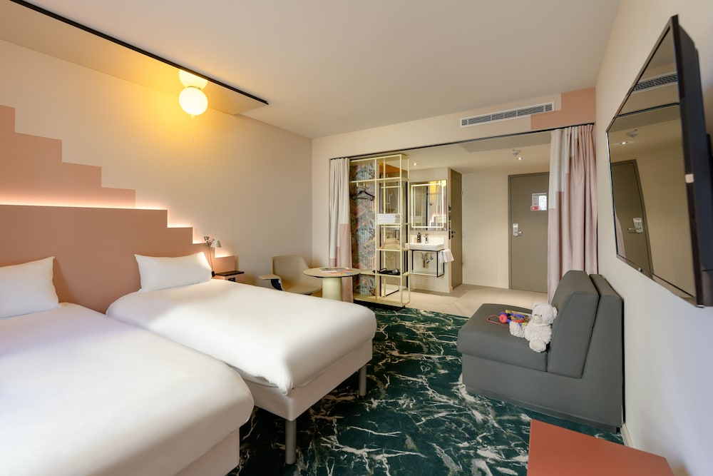 Standard Room, 3 Twin Beds photo 3