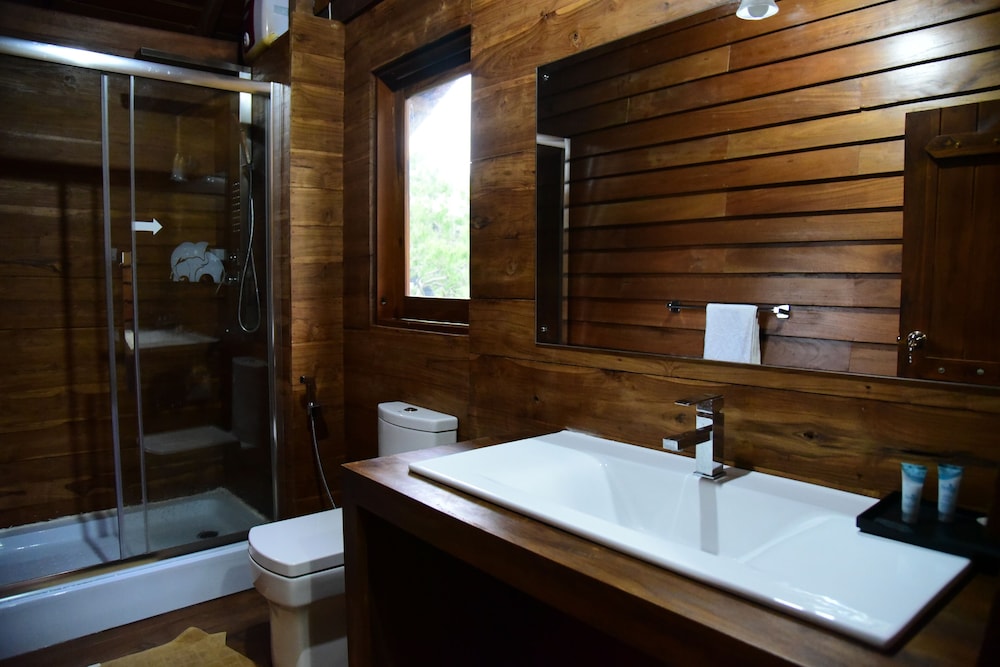 Deluxe Tree House photo 3
