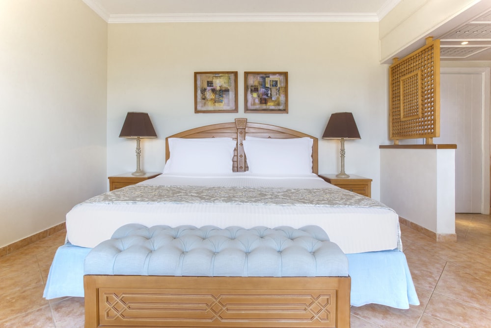 Standard Room, Partial Ocean View (Side Sea View) - Photo 3