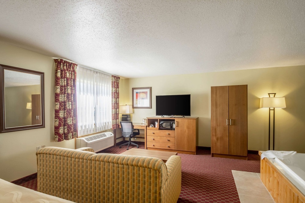Suite, 1 King Bed with Sofa bed, Accessible, Non Smoking photo 2
