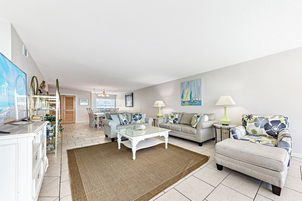 Family Condo, 4 Bedrooms, Bathtub, Beach View photo 3