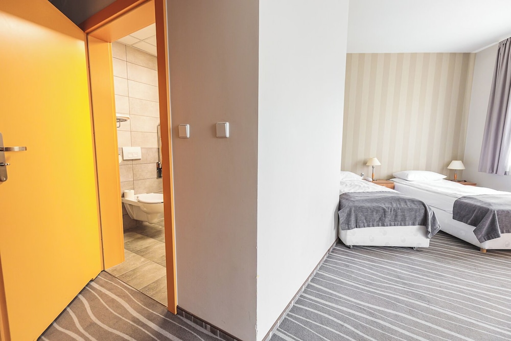 Business Twin Room - Photo 4