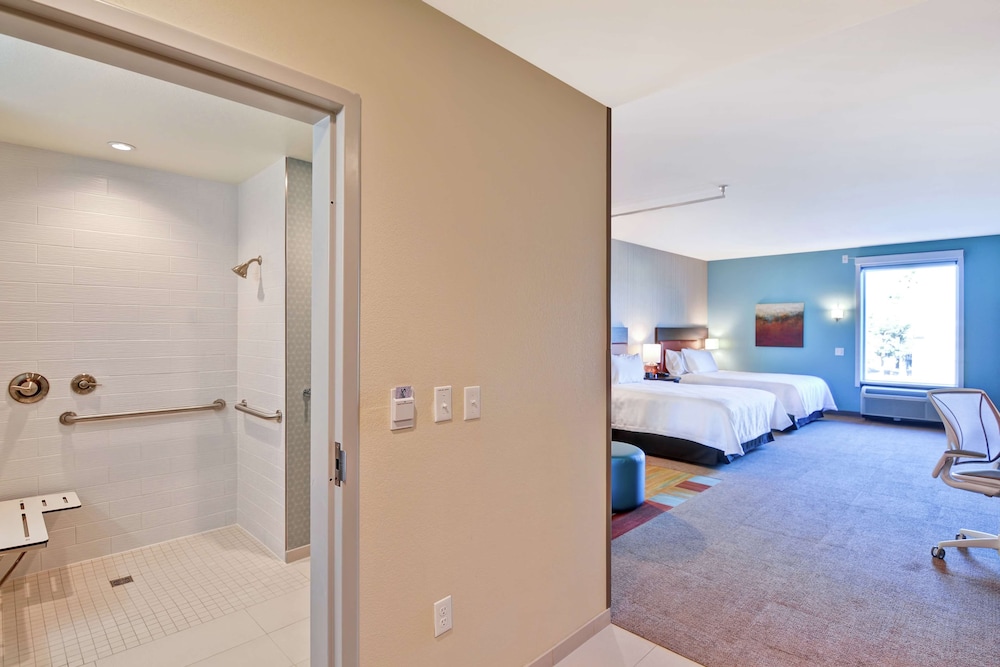 Studio, 2 Queen Beds, Accessible, Bathtub (Mobility & Hearing)