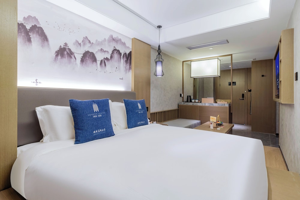Superior Double Room, City View photo 3