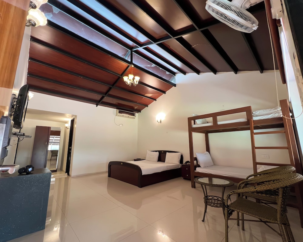 Grand Family room - Photo 1