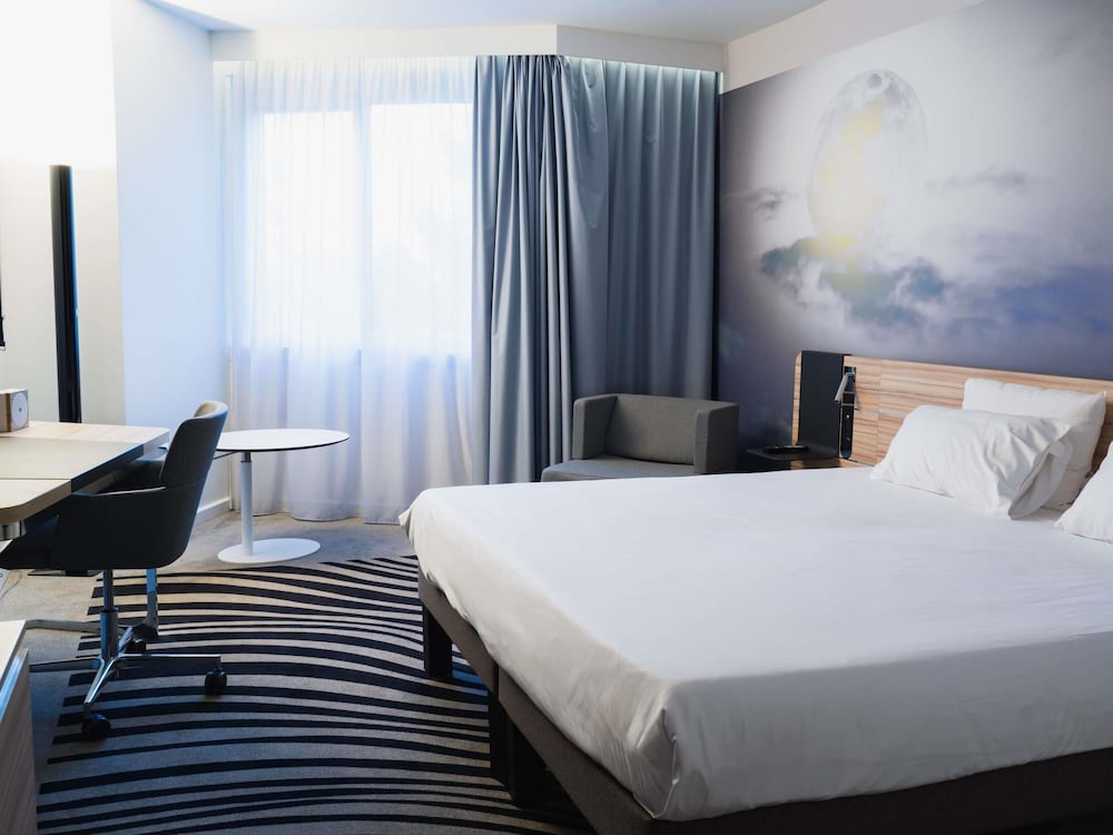 Club Room, 1 Queen Bed - Photo 1