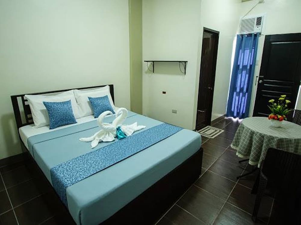 Queen Room photo 1