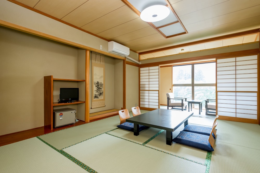 Japanese-Style Room or Room with Tatami Area with Shared Bathroom - Non-Smoking photo 3