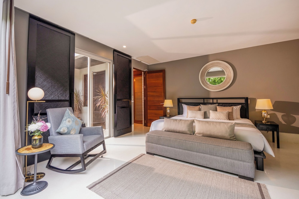 Two Bedroom Pool Suite - Photo 3