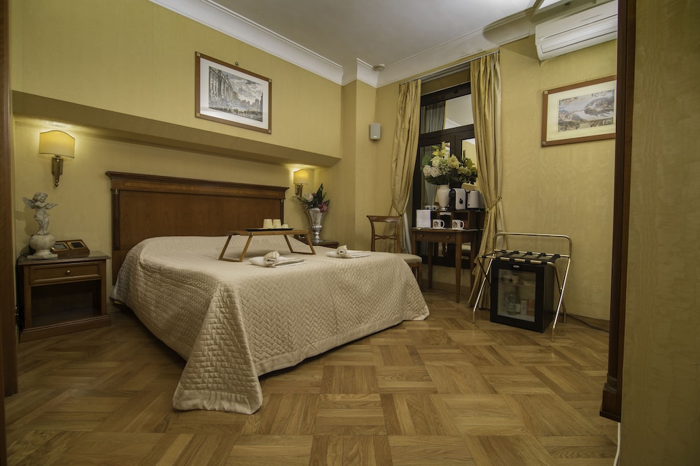 Luxury Double or Twin Room photo 3