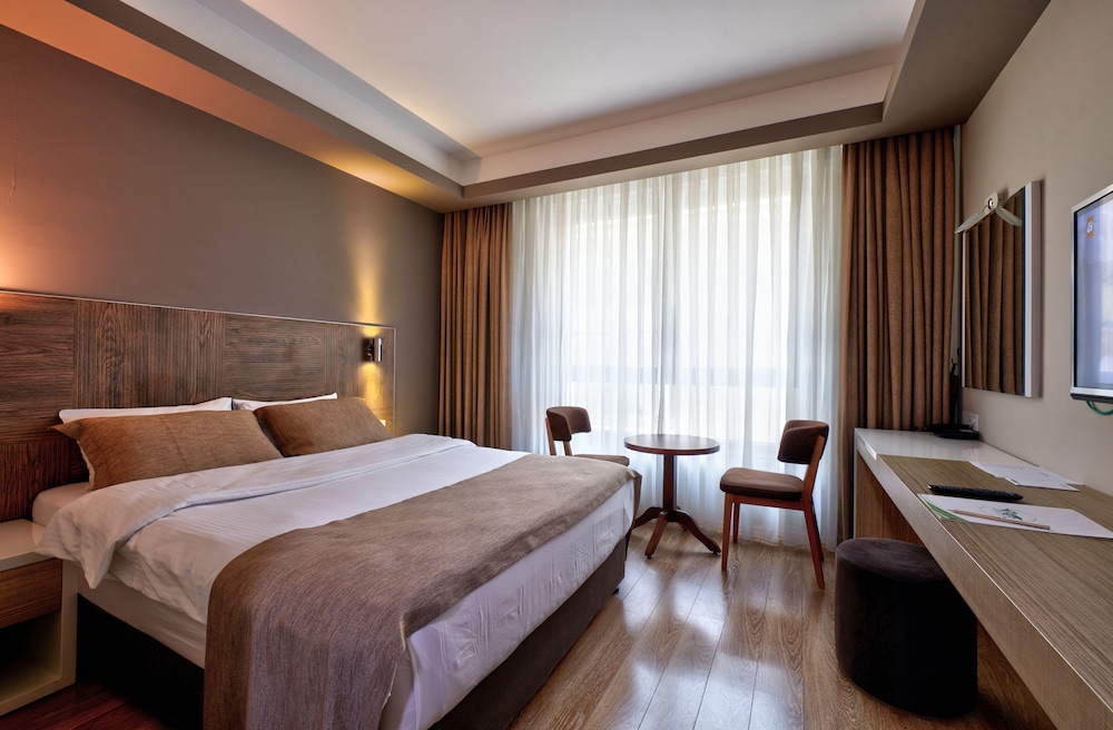 Standard Room, 1 Queen Bed photo 1