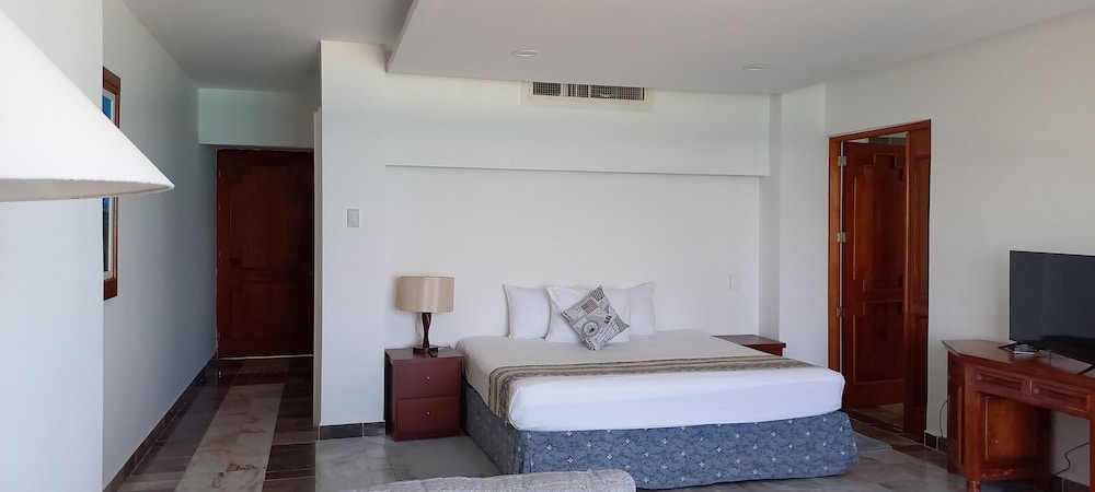 Two Bedroom Ocean View with Pool - Photo 13