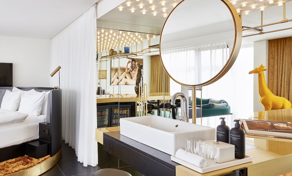 Suite, 1 Double Bed, Balcony Suite, 1 Double Bed, Balcony