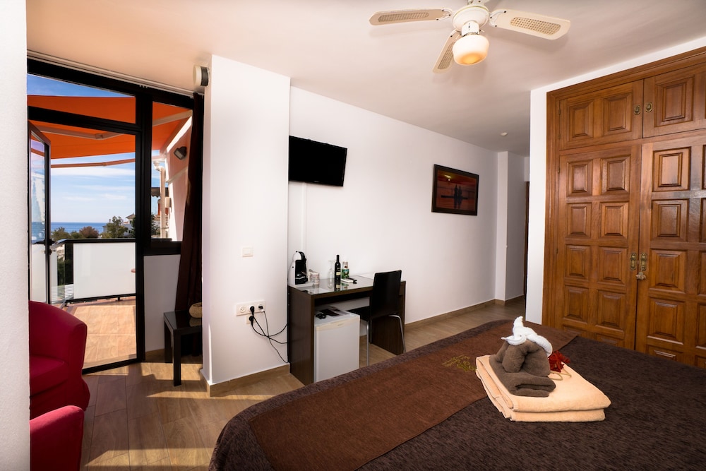 Double or Twin Room, Terrace, Ground Floor photo 2