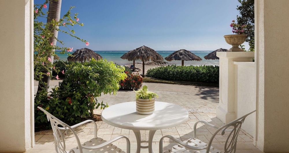 Luxury Room, 1 Bedroom, Ocean View (Silver Sun Walkout Butler Suite) photo 1