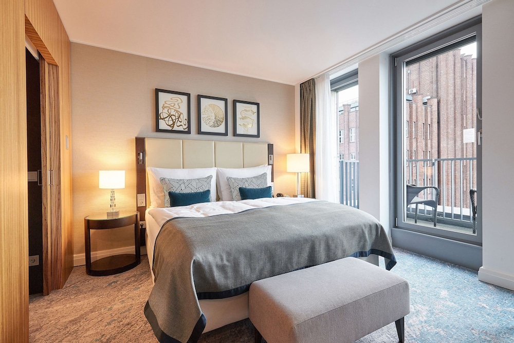 Superior Suite, 1 King Bed with Sofa bed, Balcony - Photo 4