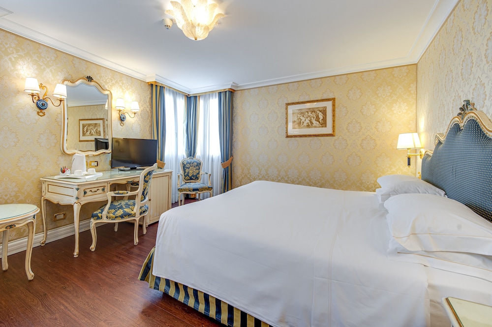 Deluxe Double Room, Canal View photo 1