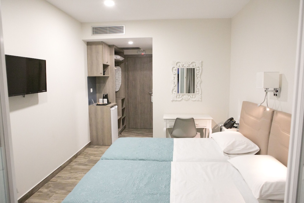 Twin Room, Sea View - Photo 3