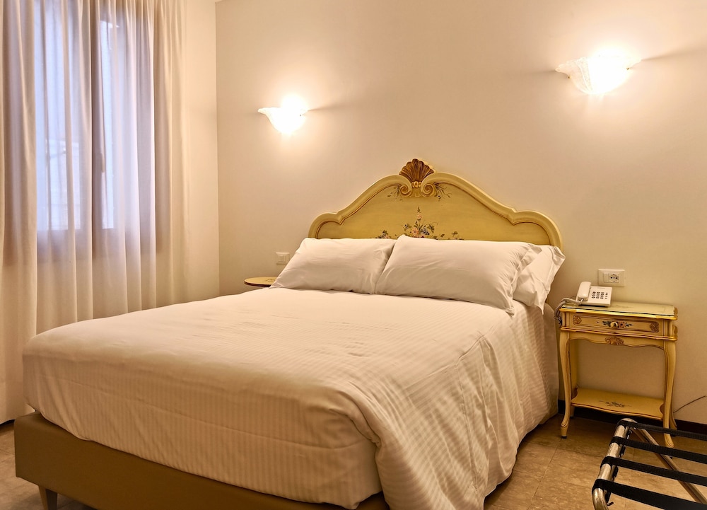 Double or Twin Room photo 2