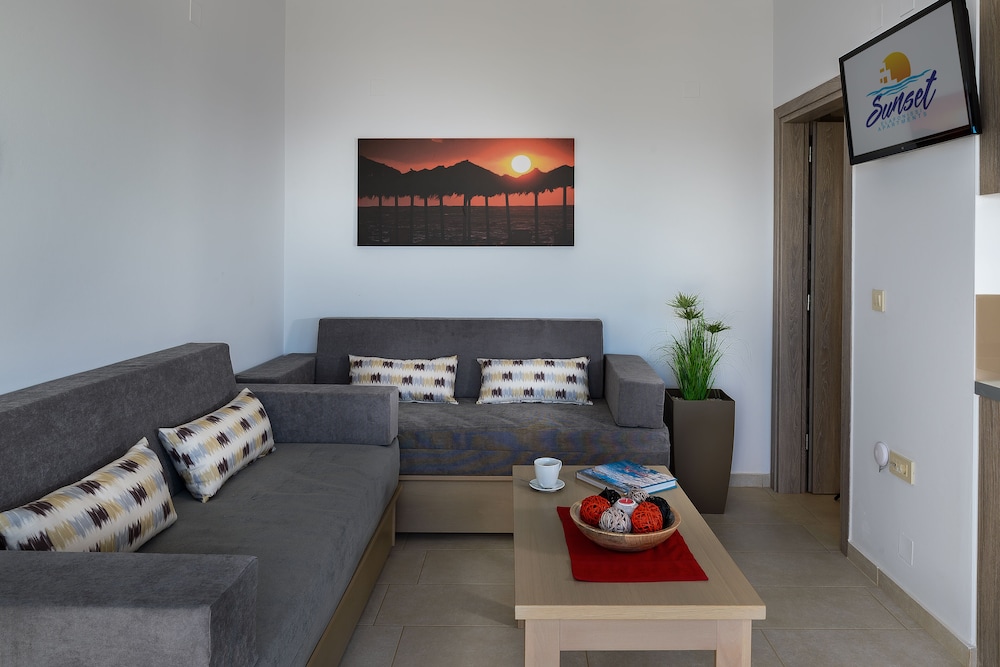 Basic Apartment - Photo 3