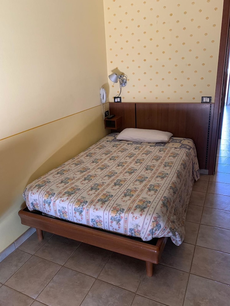 Single Room, 1 Twin Bed, Non Smoking, Mountain View photo 1