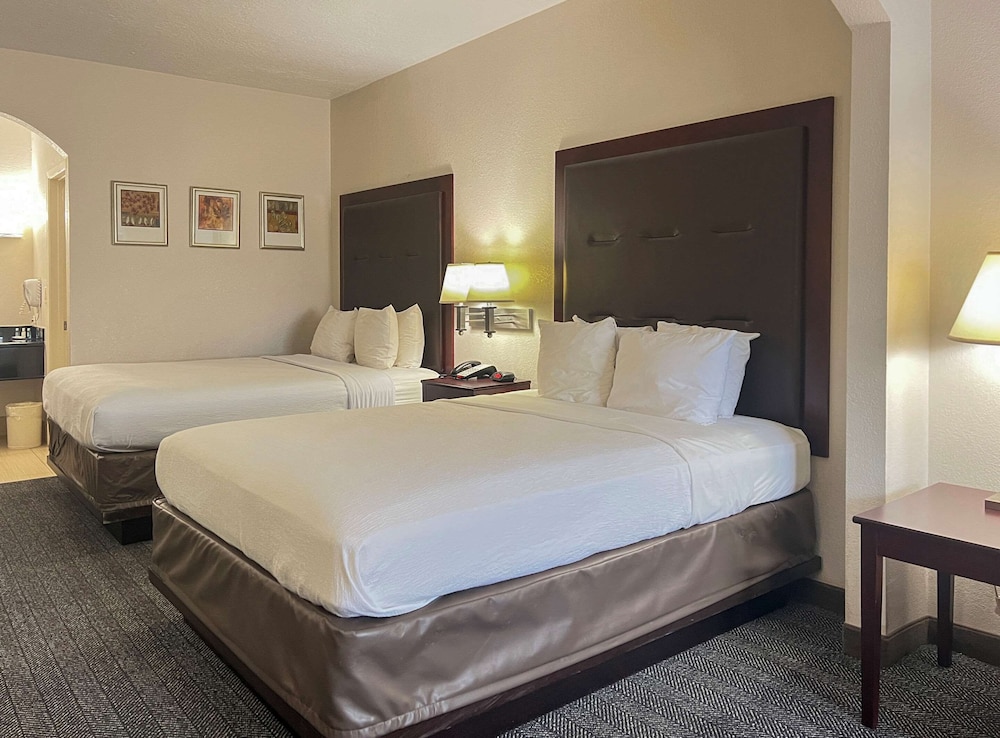 Room, 2 Queen Beds, Accessible, Non Smoking - Photo 3