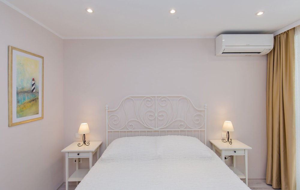Apartment, 1 Bedroom, Terrace, Partial Sea View