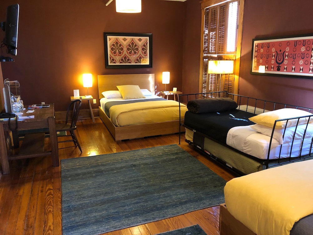 Suite, Ensuite, City View (Room 17)