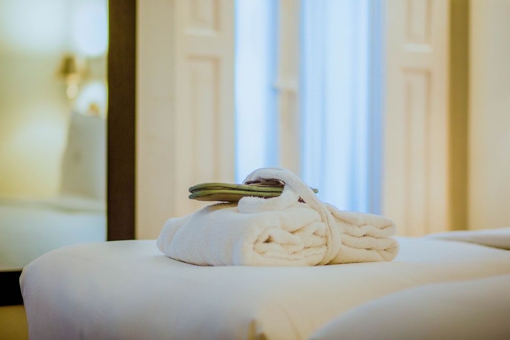 Junior Suite, 2 Twin Beds - Photo 3