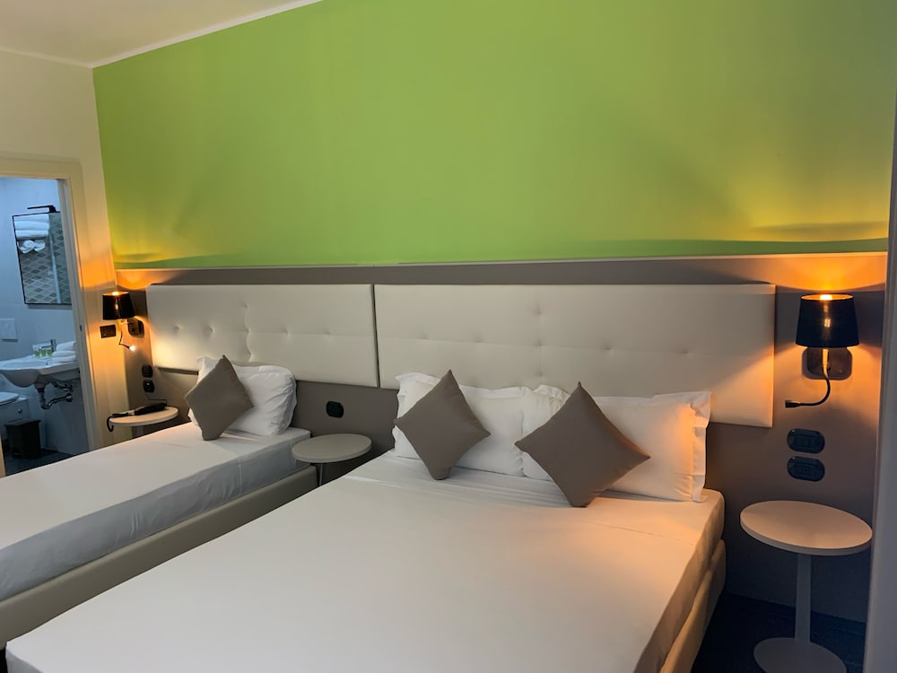 Standard Triple Room, Multiple Beds, Non Smoking