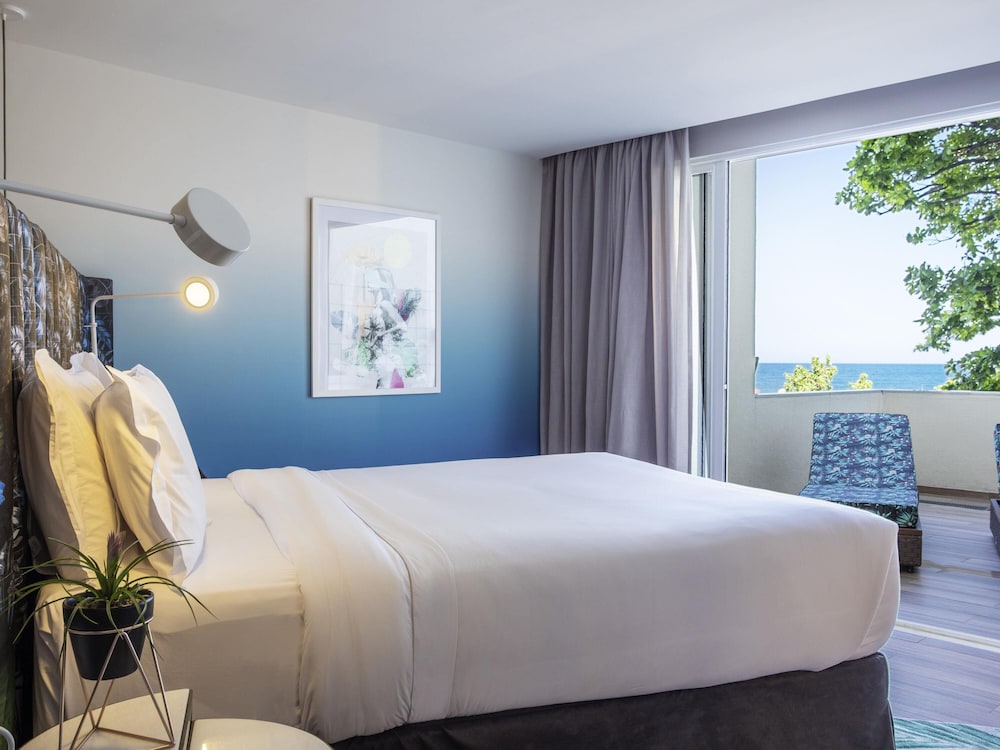Suite, 1 Double Bed, Balcony thumbnail 5