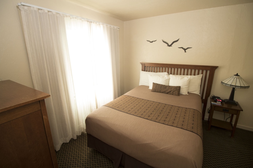 Room, Multiple Beds, Beach View
