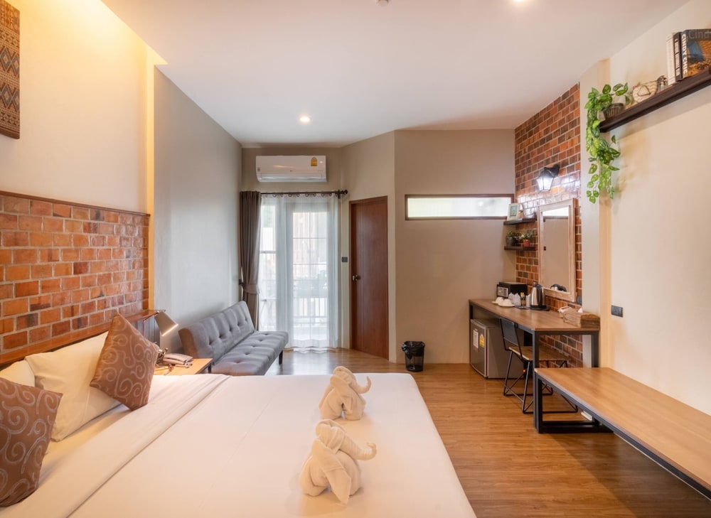 Deluxe Double Room, 1 King Bed, Garden View