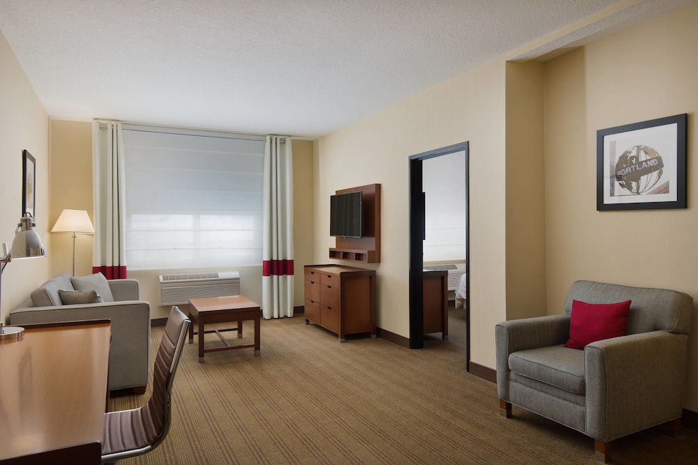 Executive Suite, 1 Bedroom - Photo 1