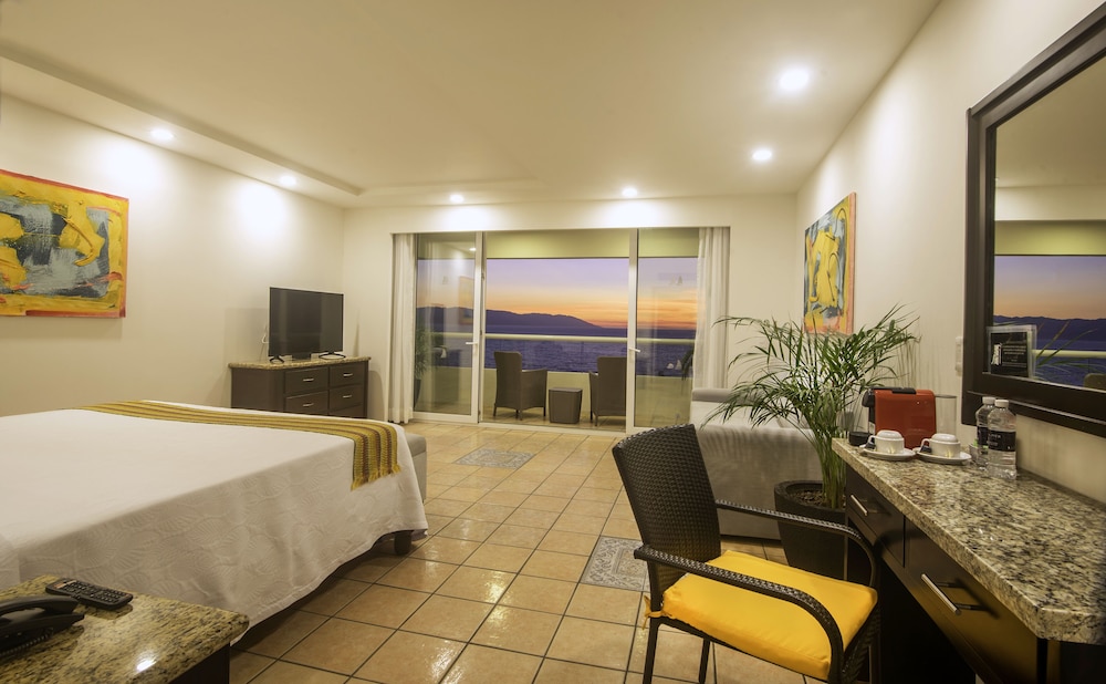 Deluxe Suite, 1 King Bed with Sofa bed, Sea View