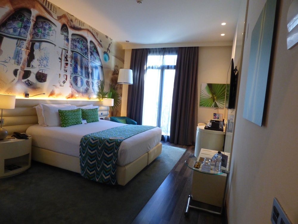 Premium Room, 1 Queen Bed, Jetted Tub, City View photo 2