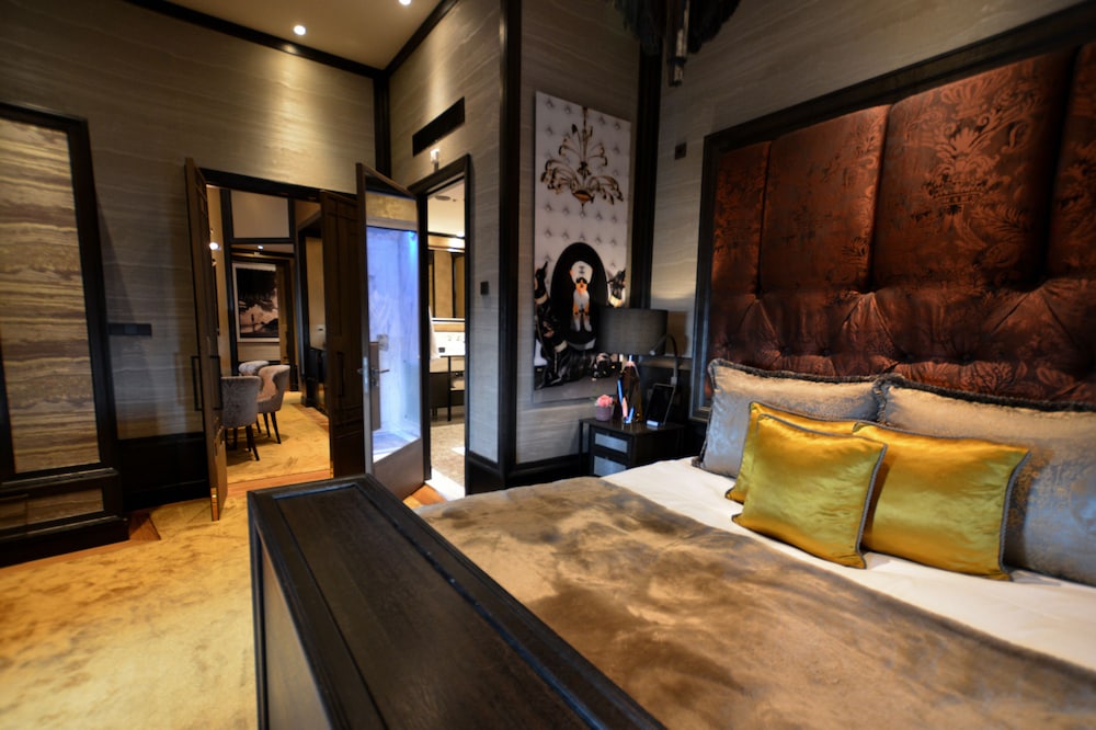 Penthouse Suite