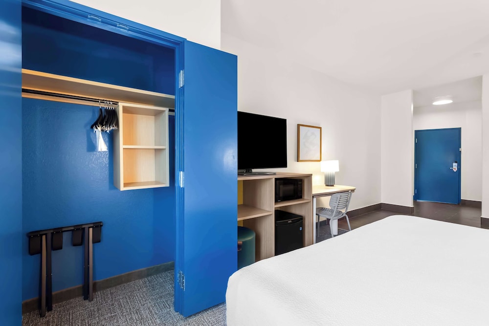 Room, 2 Queen Beds, Accessible (Hearing) - Photo 8