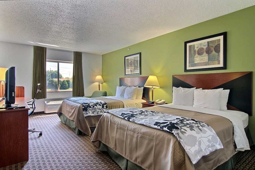 Standard Room, 2 Queen Beds, Non Smoking - Photo 5
