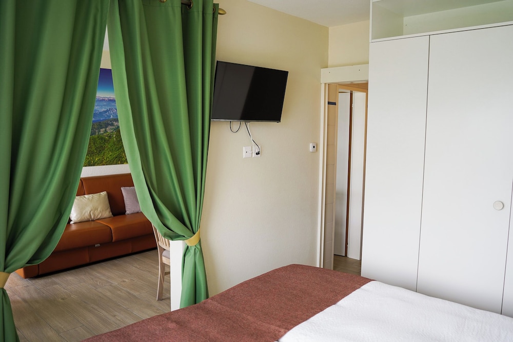 Junior Suite, 1 King Bed with Sofa bed