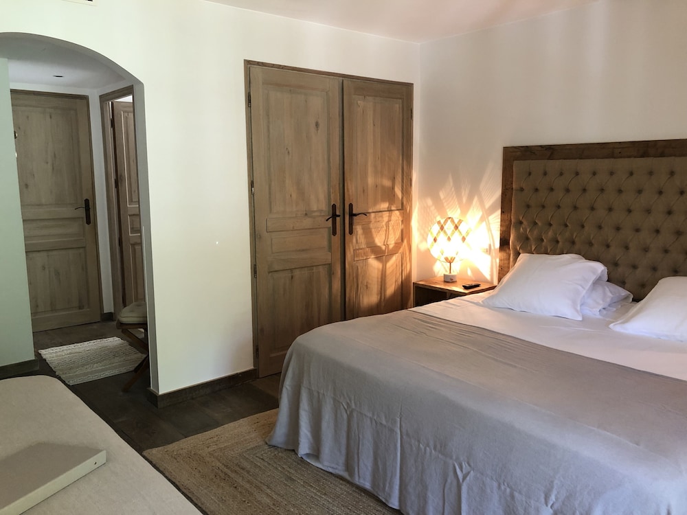 Deluxe double room with terrace, partial sea view