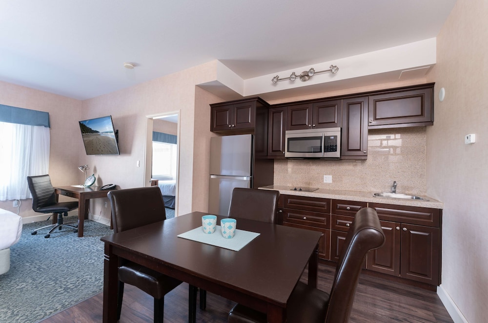 Standard Room, Multiple Beds, Non Smoking, Kitchen (with Sofabed)