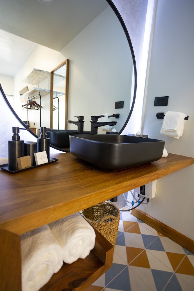 Standard Double Room - Photo 12