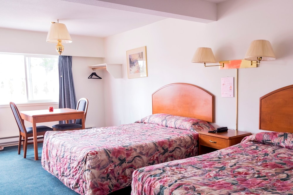Room With 2 Queen Beds With Kitchenette Non Smoking (Non Pet Friendly) photo 1
