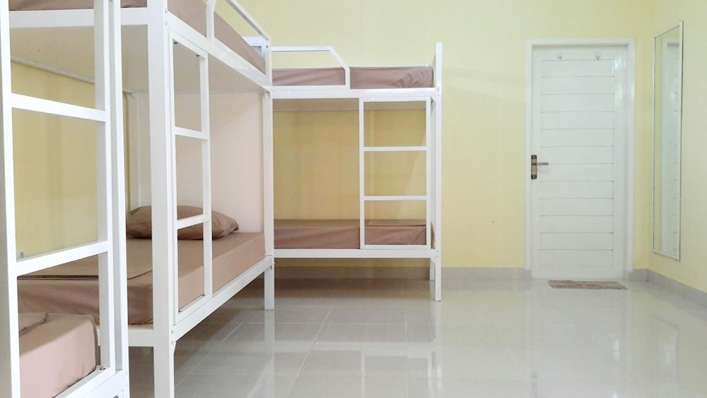 Basic Single Room - Photo 2