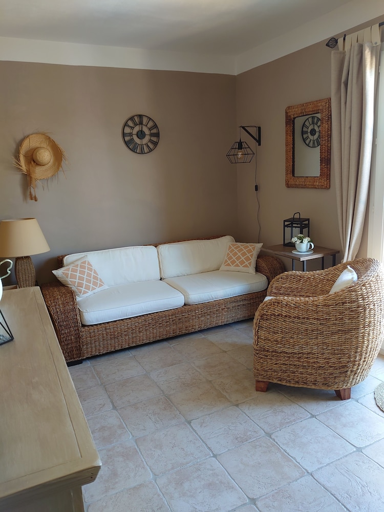 Standard Double Room - Photo 3