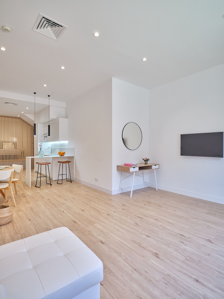 Executive Apartment - Photo 11
