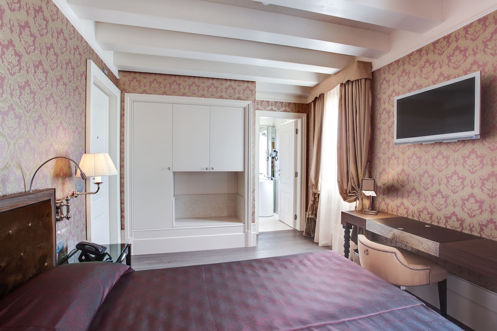 Classic Double or Twin Room, Garden View photo 3