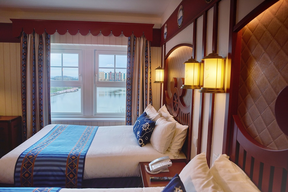Superior Room, Lake View thumbnail 6