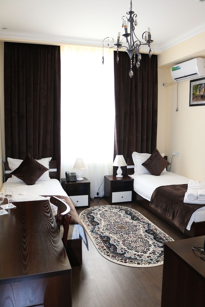 Standard Twin Room - Photo 2